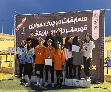 فريق دراجات الإناث في جامعة رازي يفوز ببطولة سباقات الطلاب في البلاد